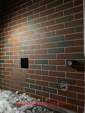 Фото вент. решетки снаружи дома